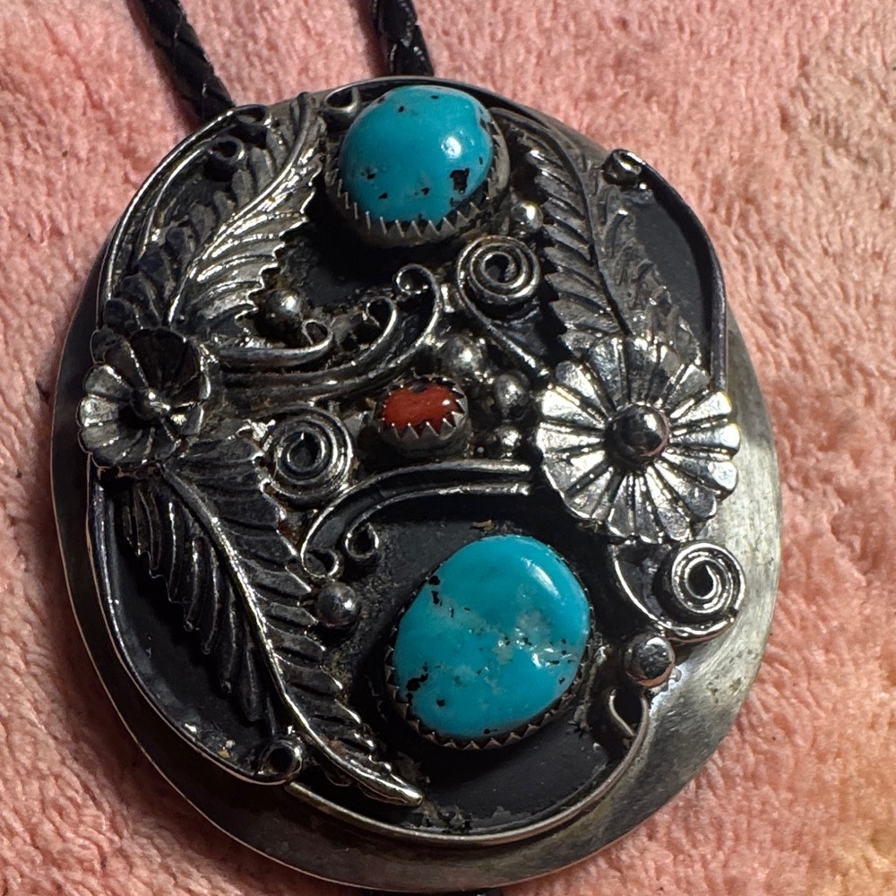 VINTAGE Navajo Sterling Silver and Kingman Turquoise Western Bolo Tie - Picture 5 of 8